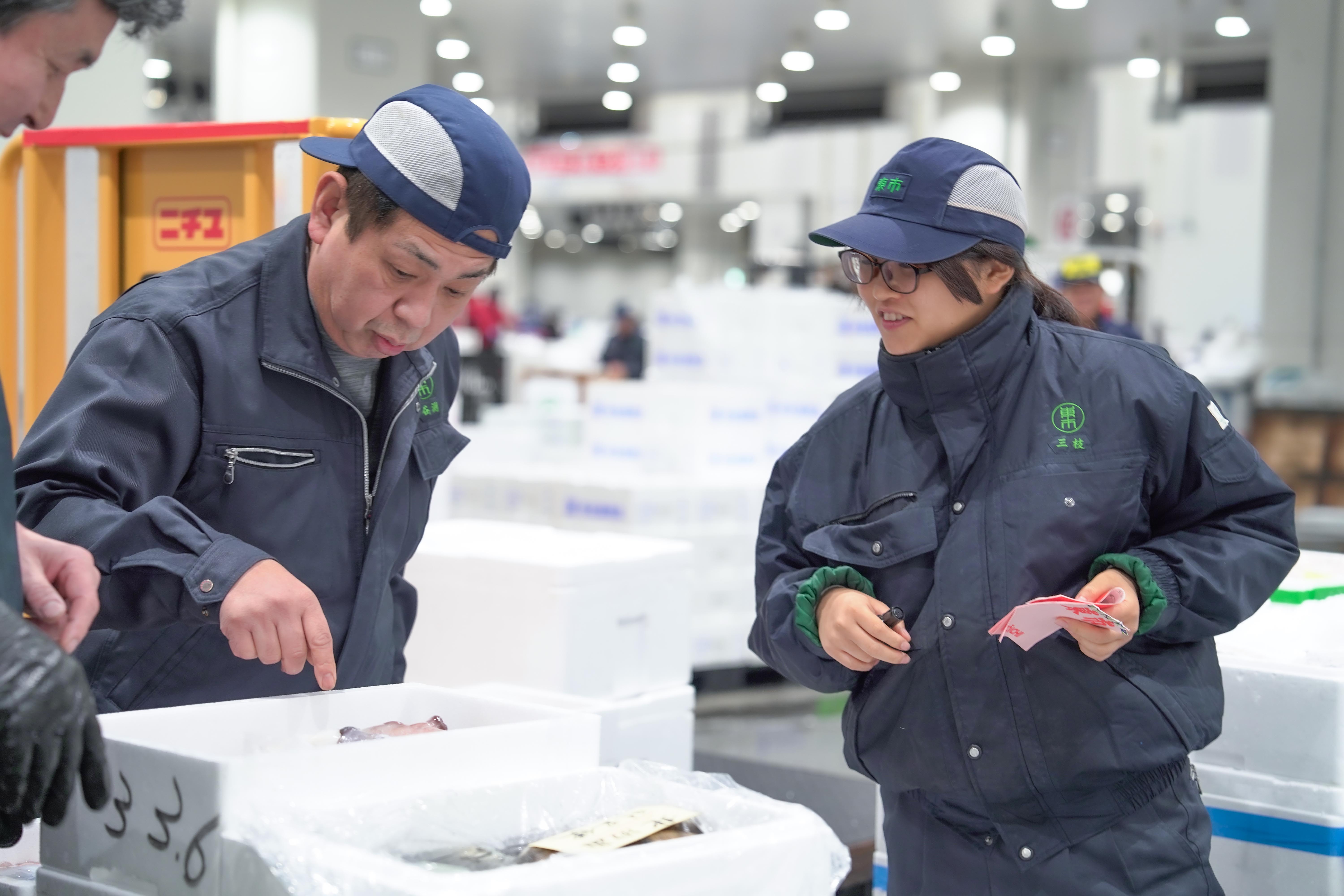 【豊洲市場を含む物流企業2社で「モノ」が消費者に届けられる過程を学び、仕事理解を深めよう！】110