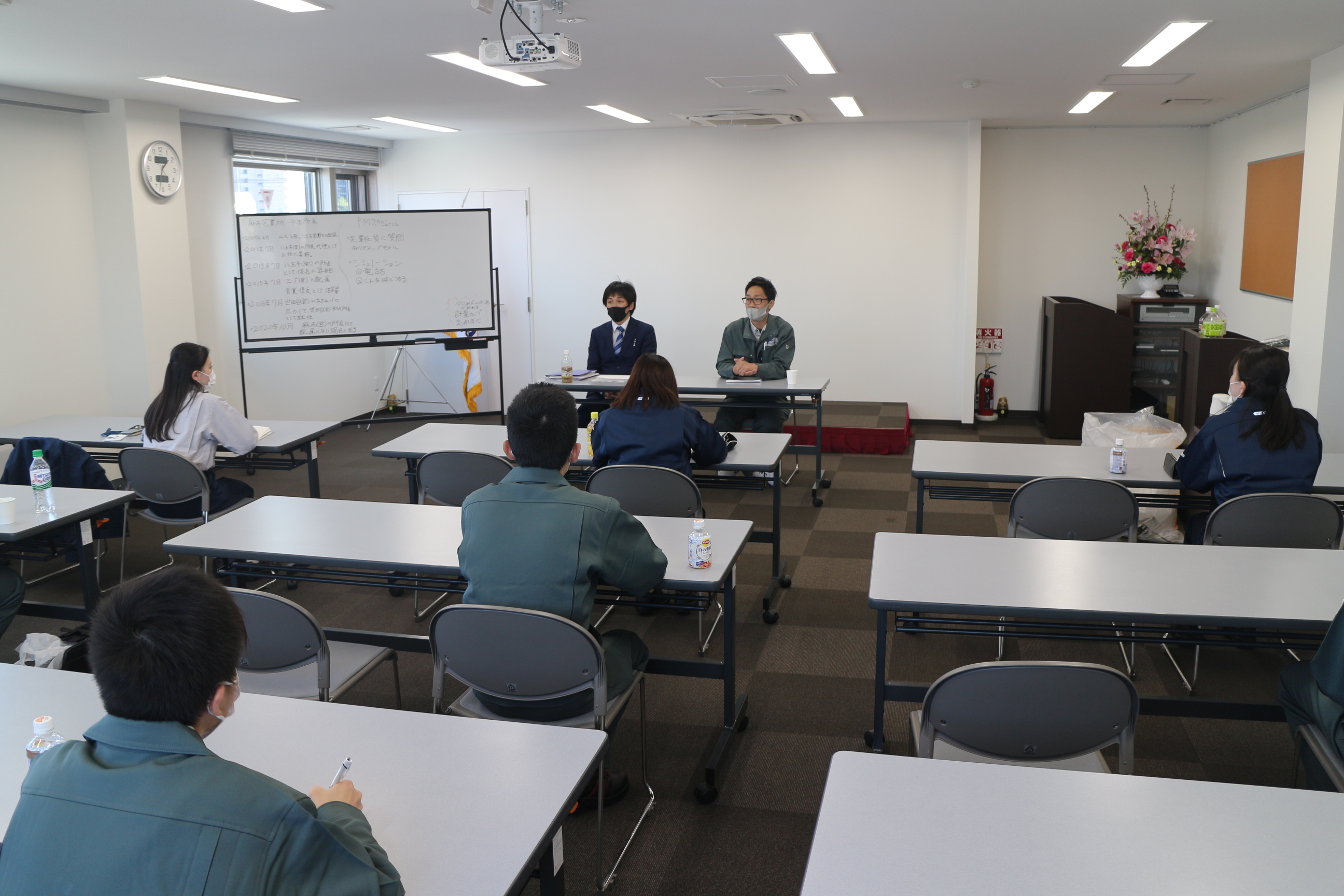 【(★多摩コース★)仕事理解が深まる】<br>大型ショベルカーの乗務体験、3000種類以上の部品見学など普段は体験できない仕事のリアルに触れよう|121